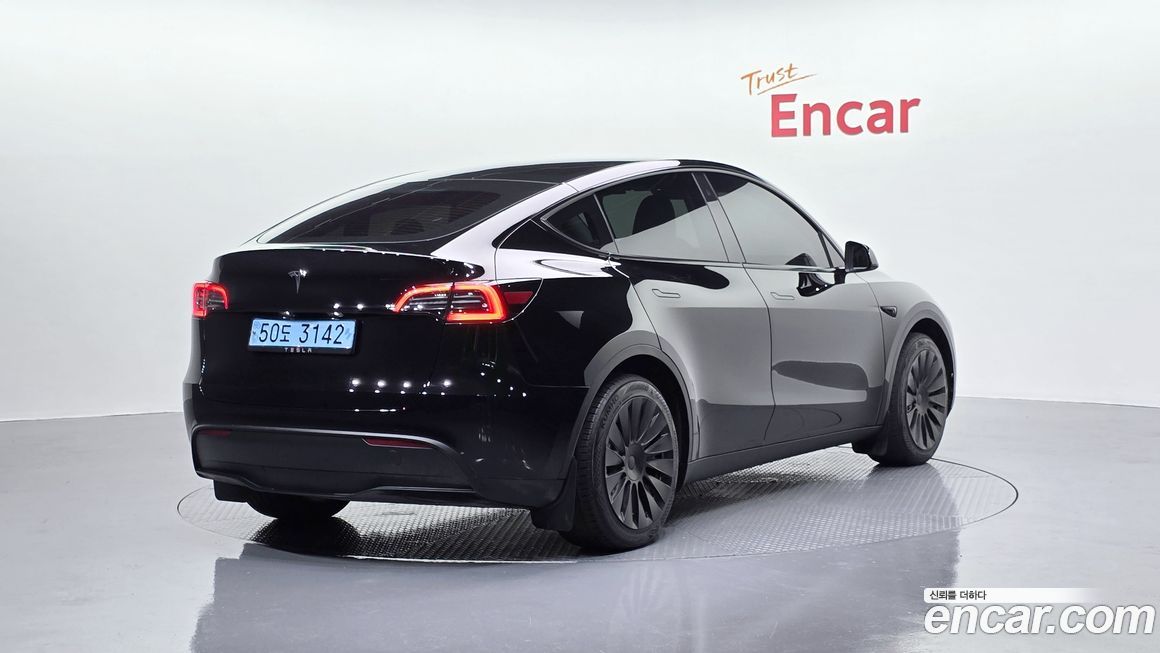 Tesla Model Y 2024