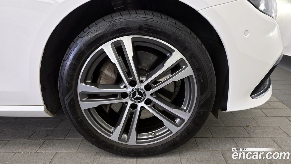 Mercedes-Benz E-Class 2022