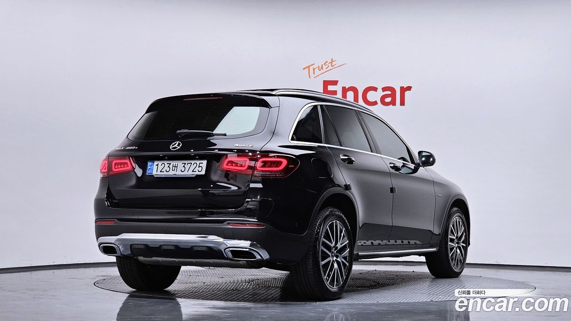 Mercedes-Benz GLC-Class 2021