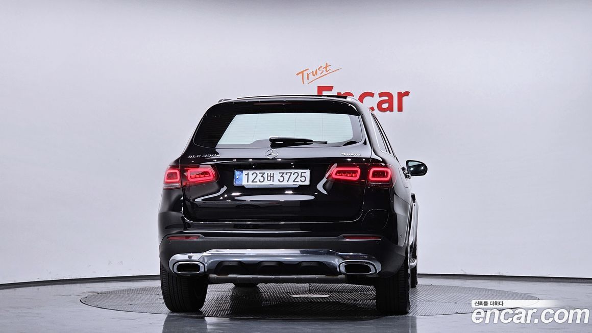 Mercedes-Benz GLC-Class 2021