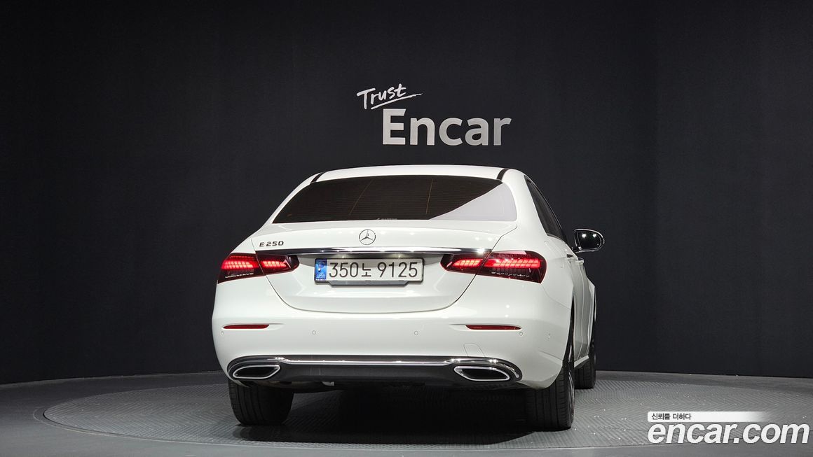 Mercedes-Benz E-Class 2022