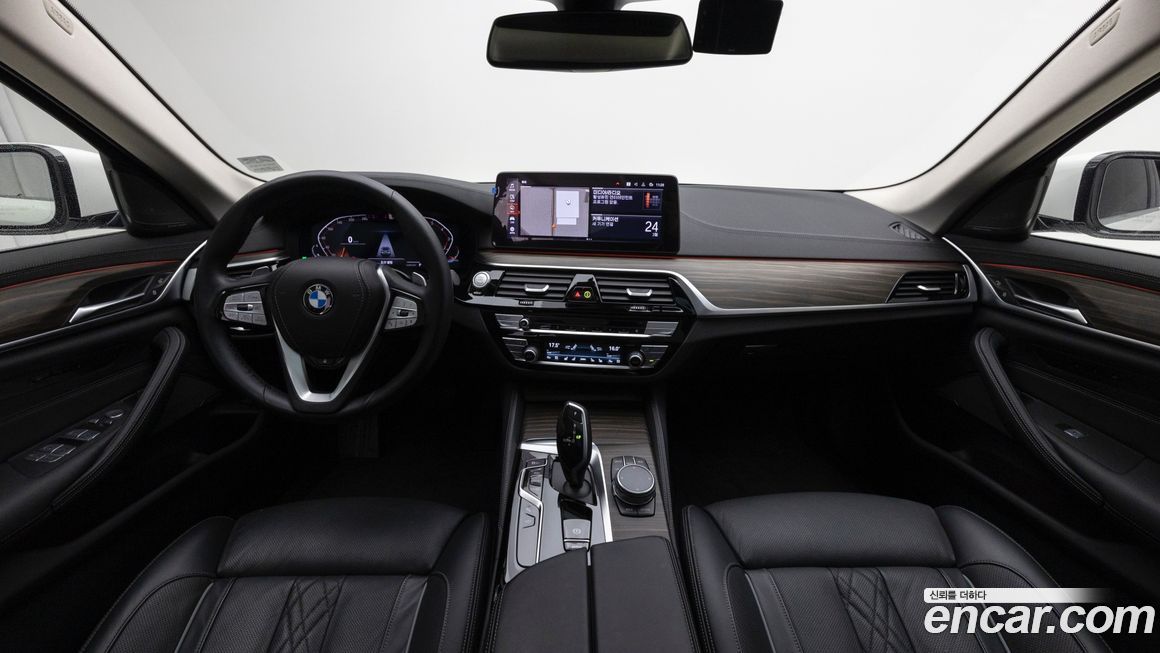 BMW 5-Series 2023