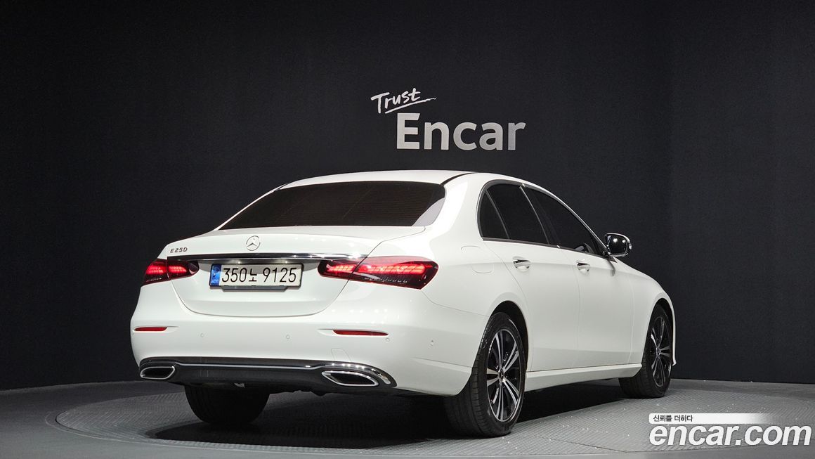 Mercedes-Benz E-Class 2022