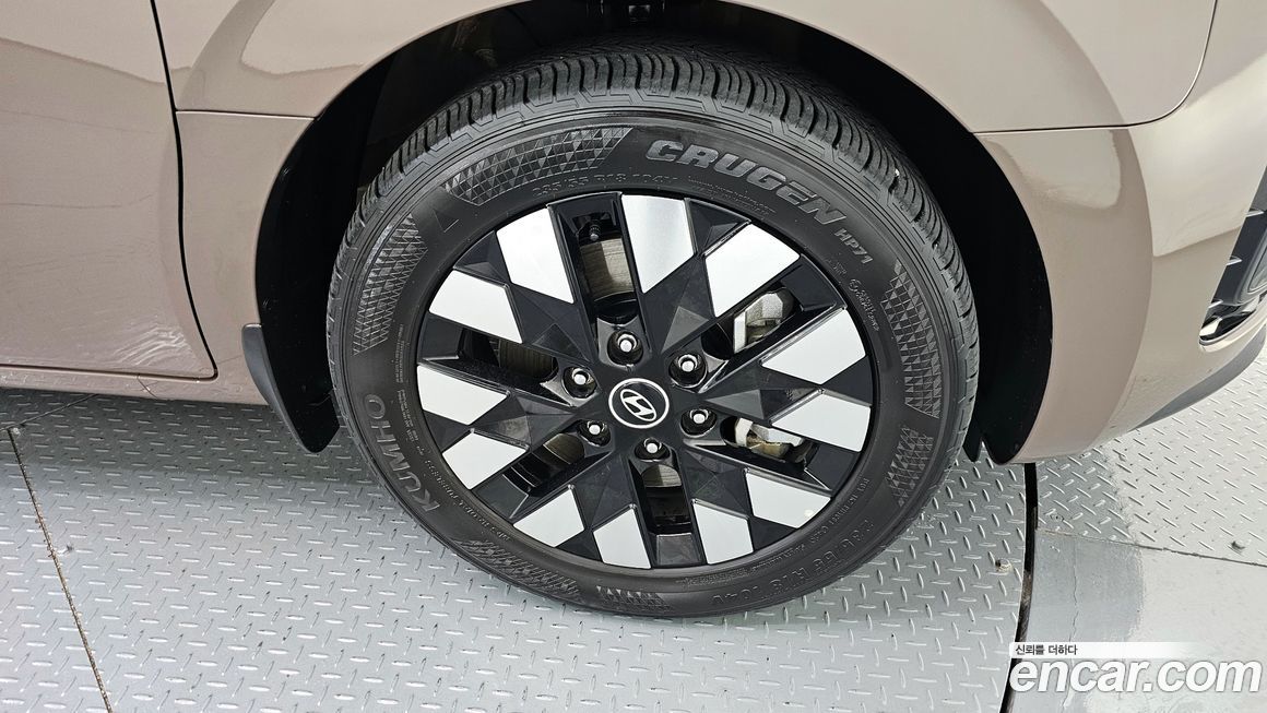 Hyundai Staria 2025