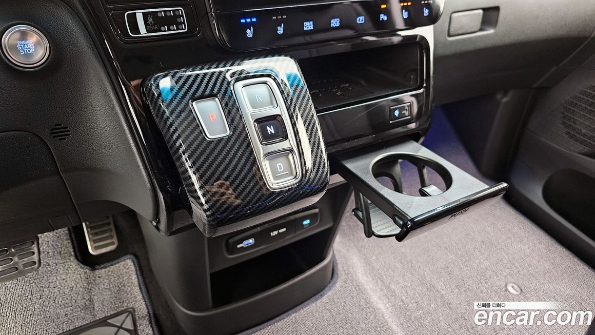 Hyundai Staria 2025