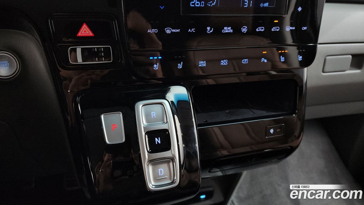 Hyundai Staria 2025