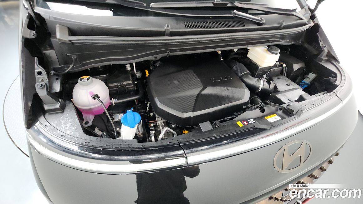 Hyundai Staria 2025