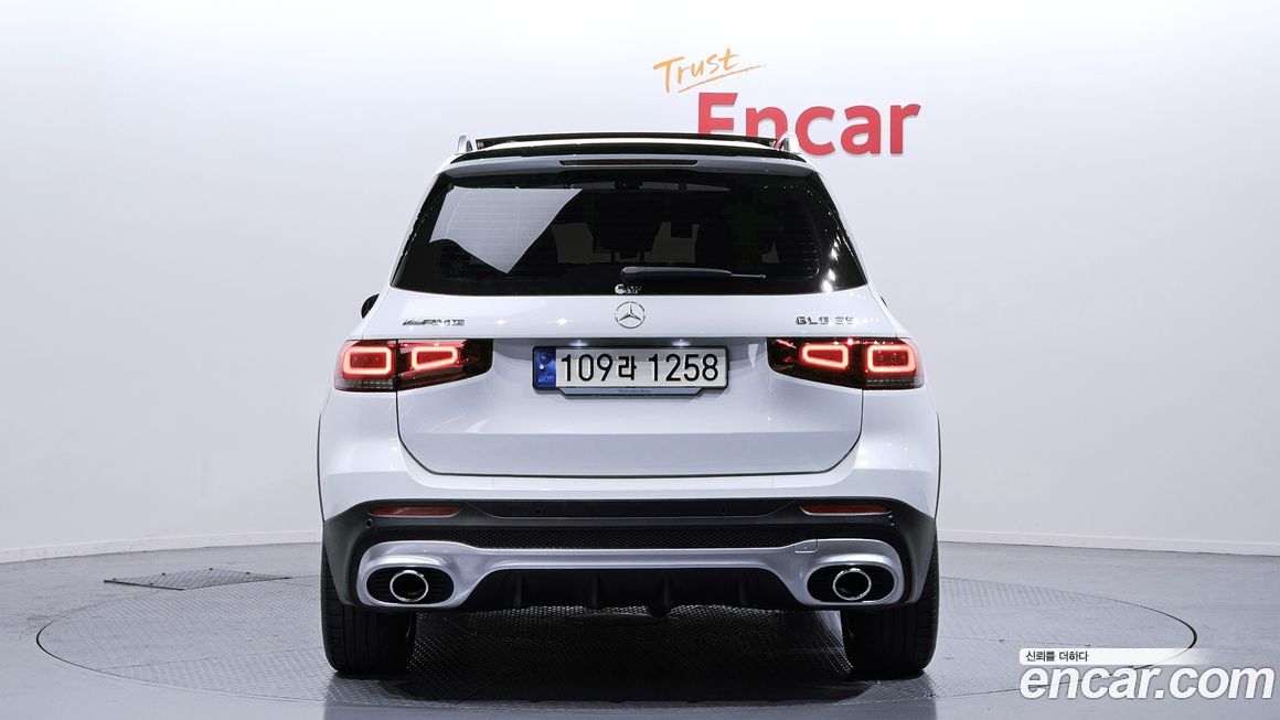 Mercedes-Benz GLB-Class 2023