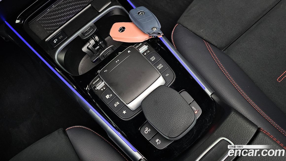 Mercedes-Benz GLB-Class 2023