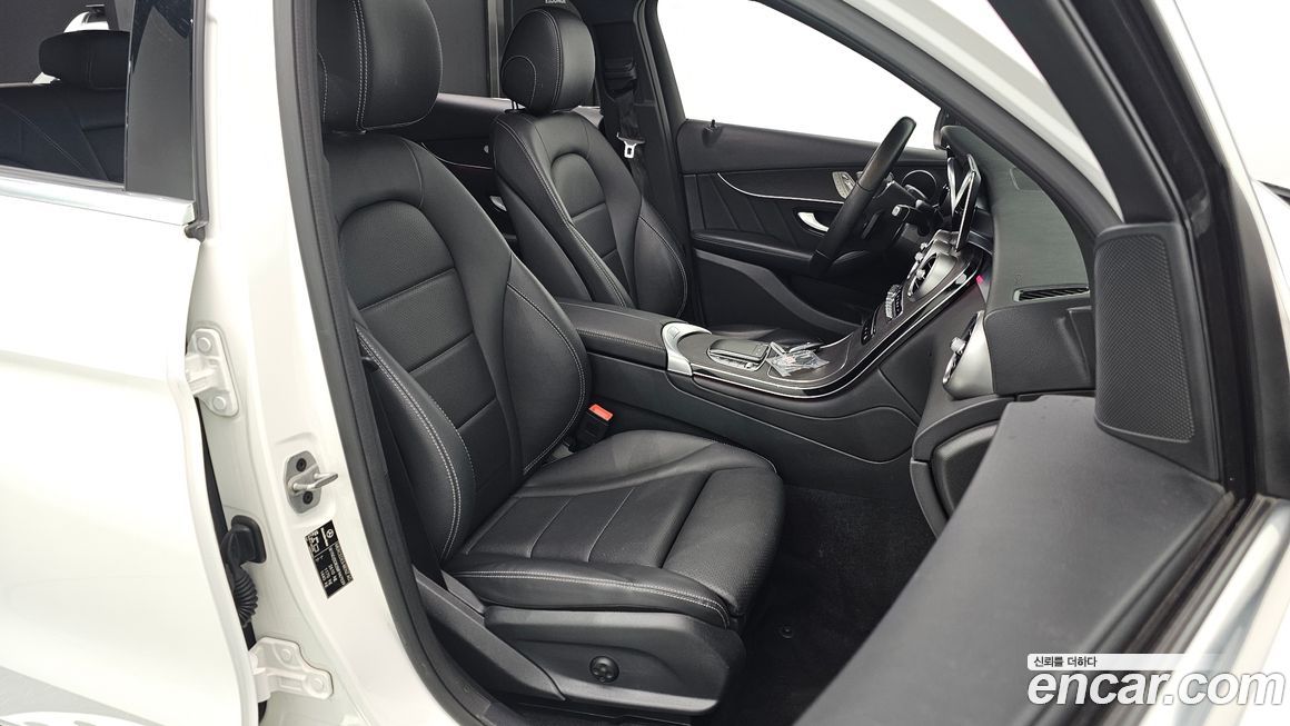 Mercedes-Benz GLC-Class 2021