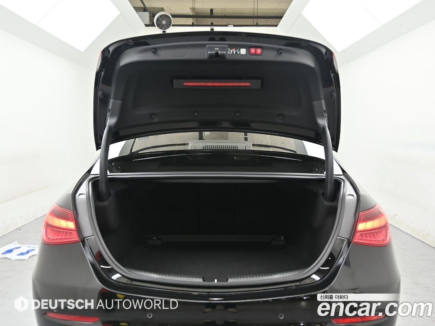 Mercedes-Benz C-Class 2024