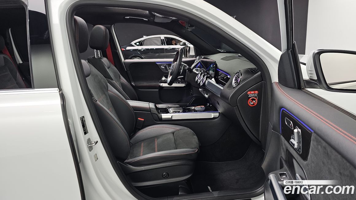 Mercedes-Benz GLB-Class 2023