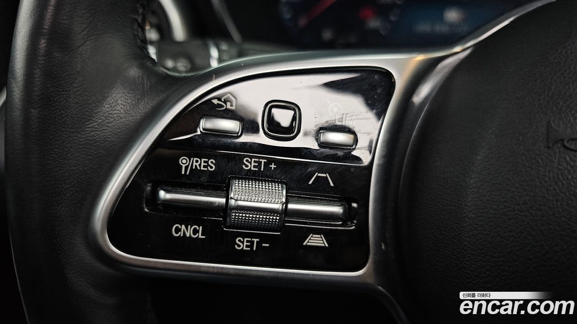 Mercedes-Benz GLC-Class 2021