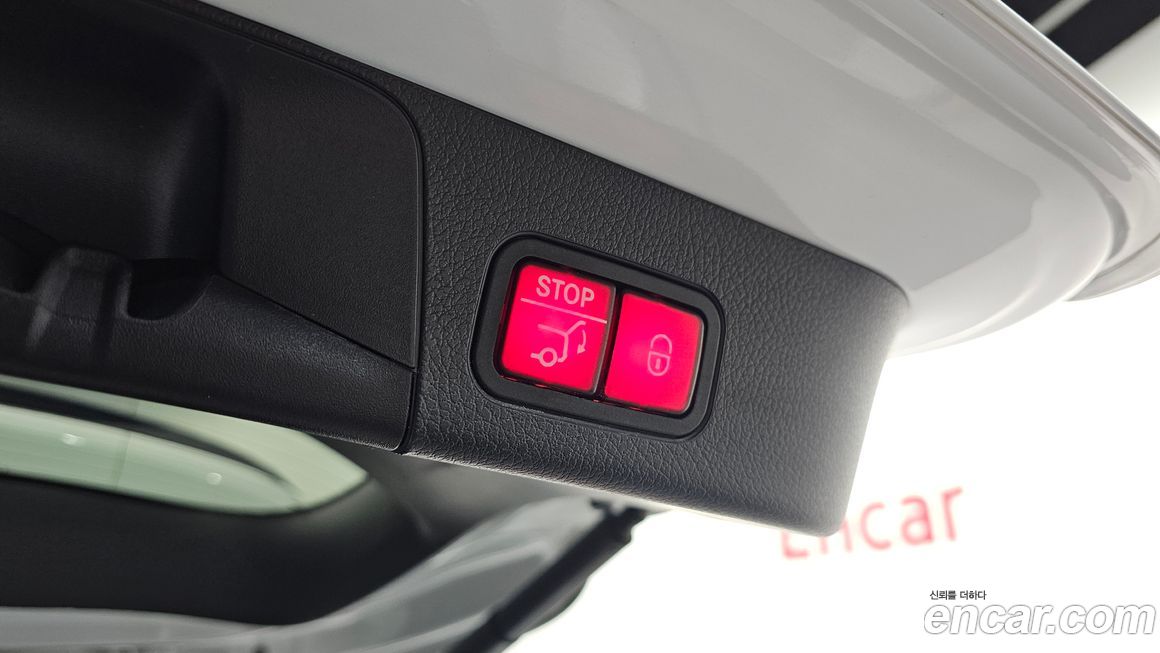 Mercedes-Benz GLB-Class 2023