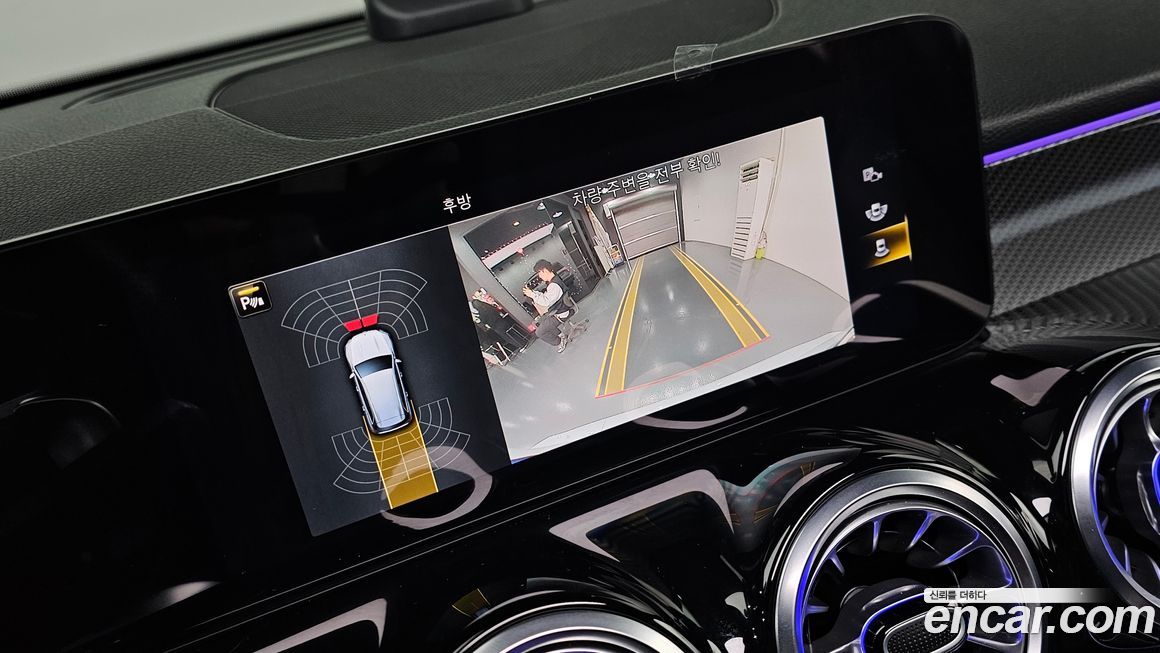 Mercedes-Benz GLB-Class 2023