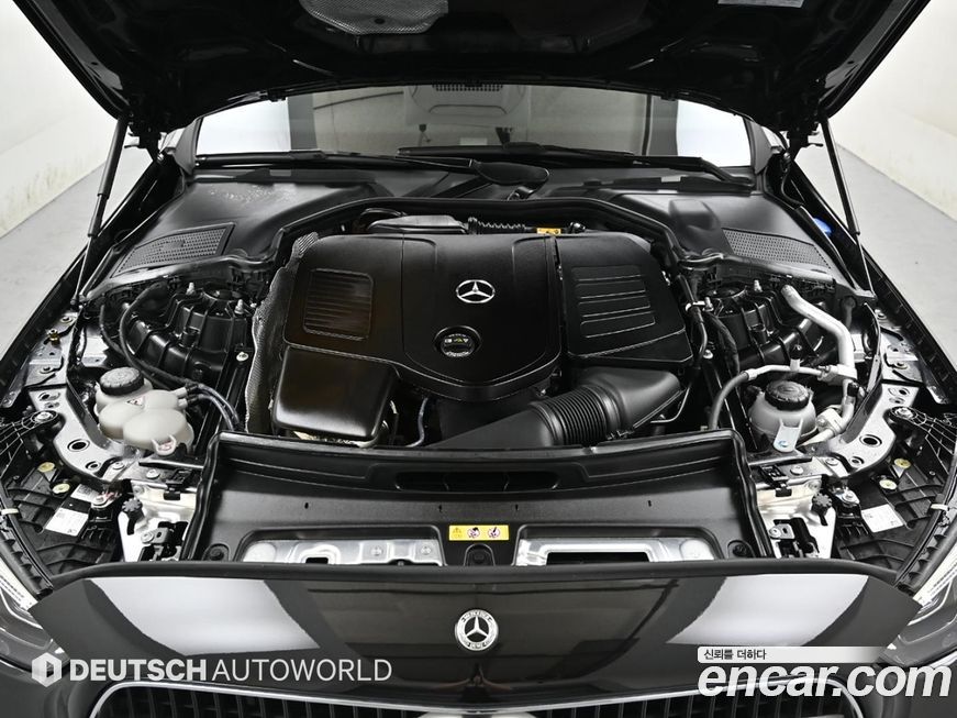 Mercedes-Benz C-Class 2024