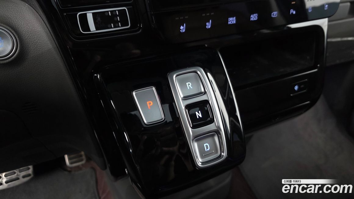 Hyundai Staria 2025