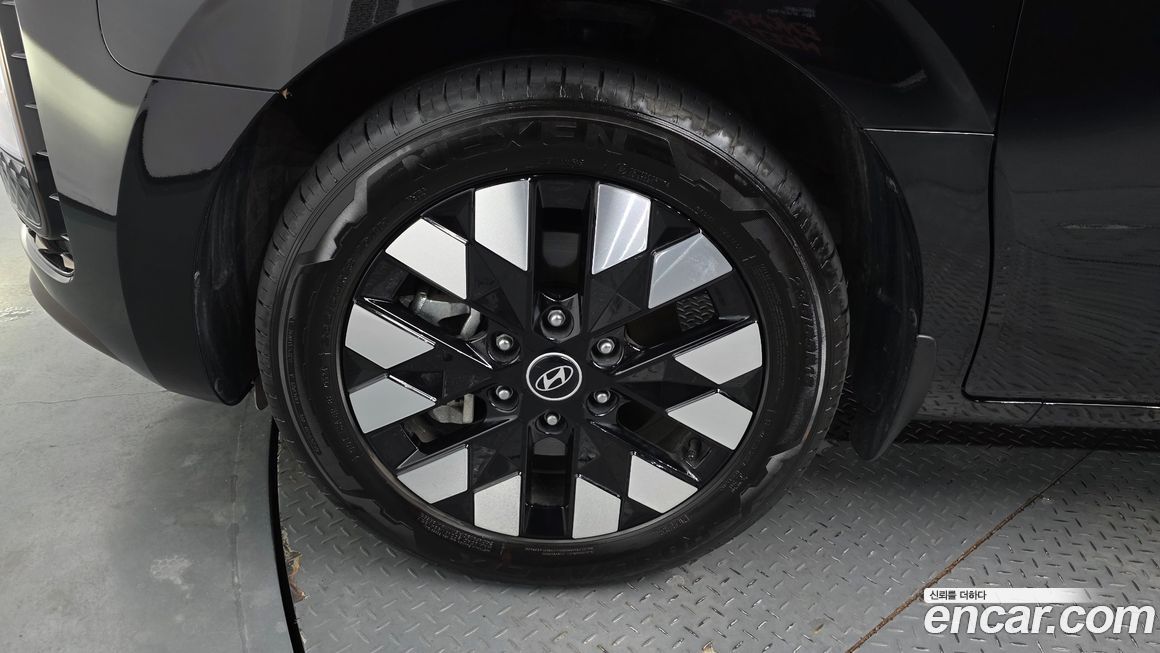 Hyundai Staria 2025