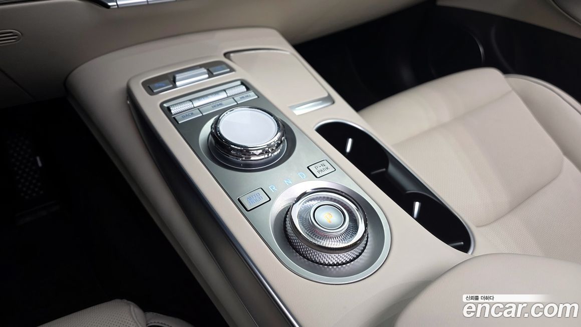 Genesis GV70 2024