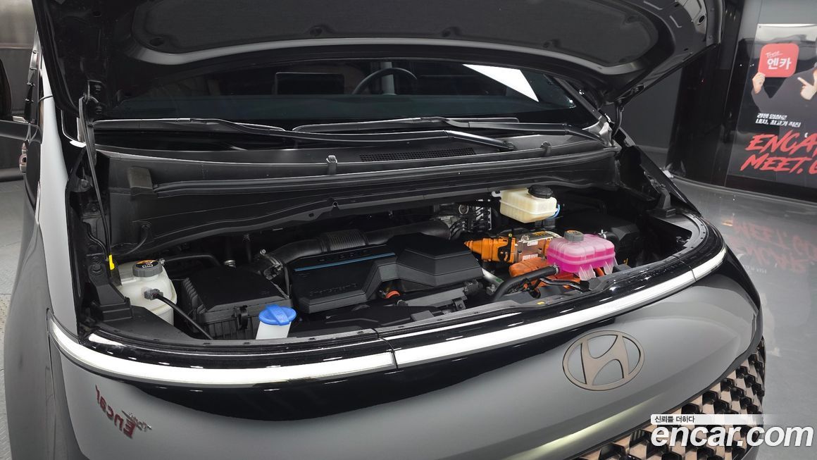 Hyundai Staria 2025