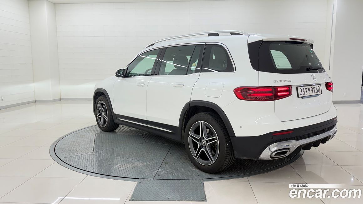 Mercedes-Benz GLB-Class 2025