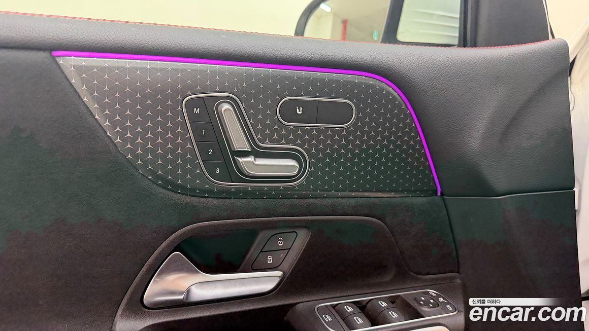 Mercedes-Benz GLB-Class 2025