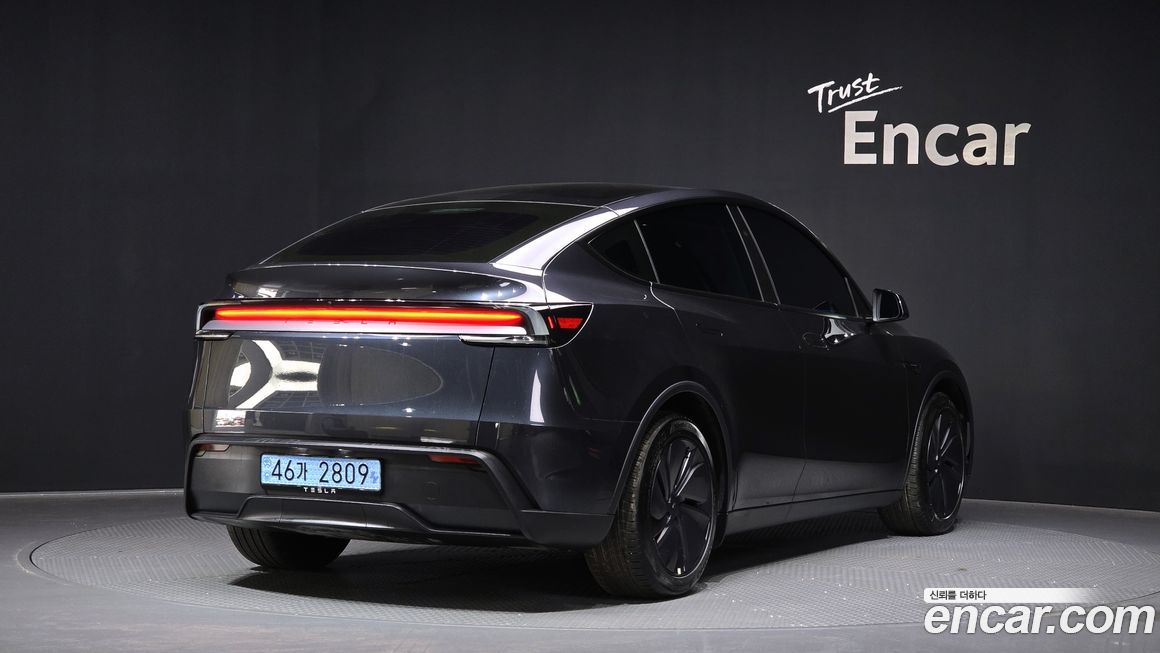 Tesla Model Y 2025