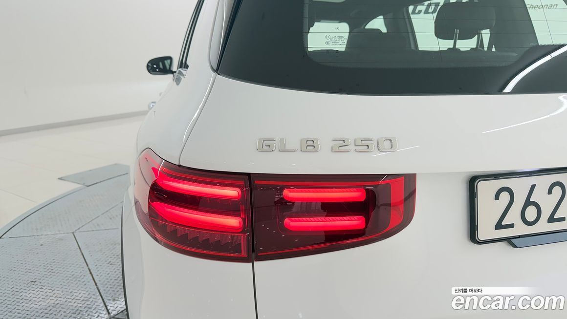 Mercedes-Benz GLB-Class 2025