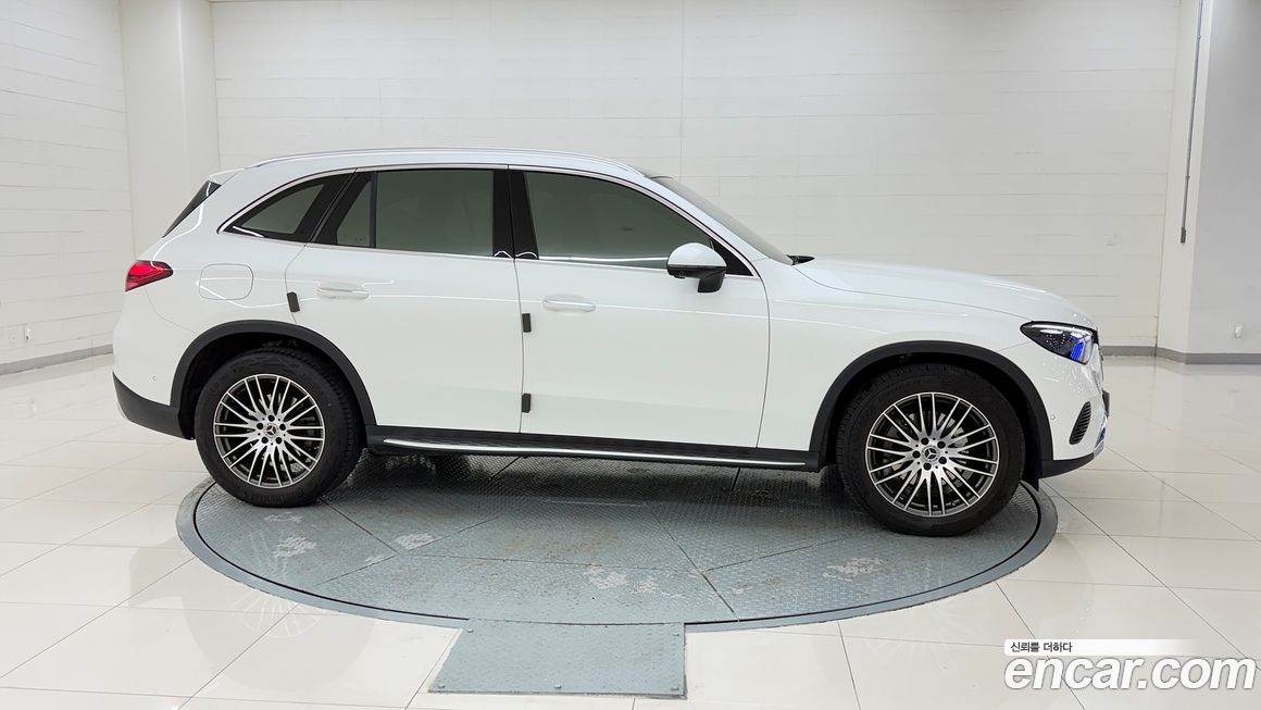 Mercedes-Benz GLC-Class 2023