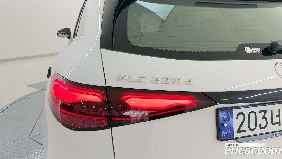 Mercedes-Benz GLC-Class 2023