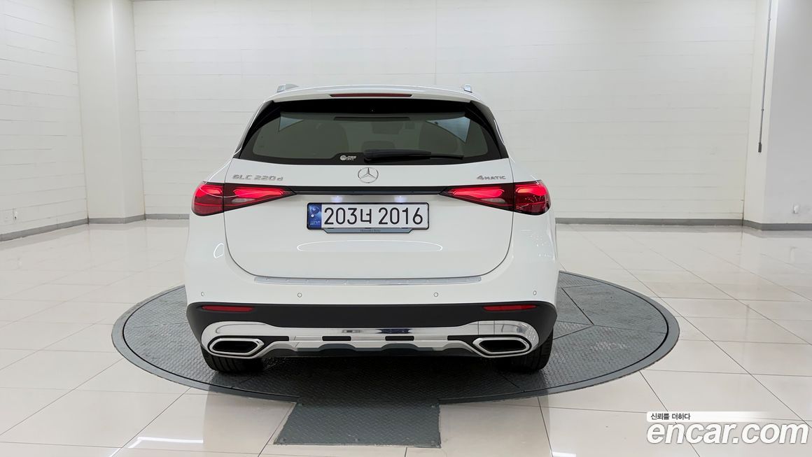 Mercedes-Benz GLC-Class 2023