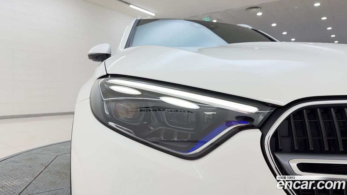 Mercedes-Benz GLC-Class 2023