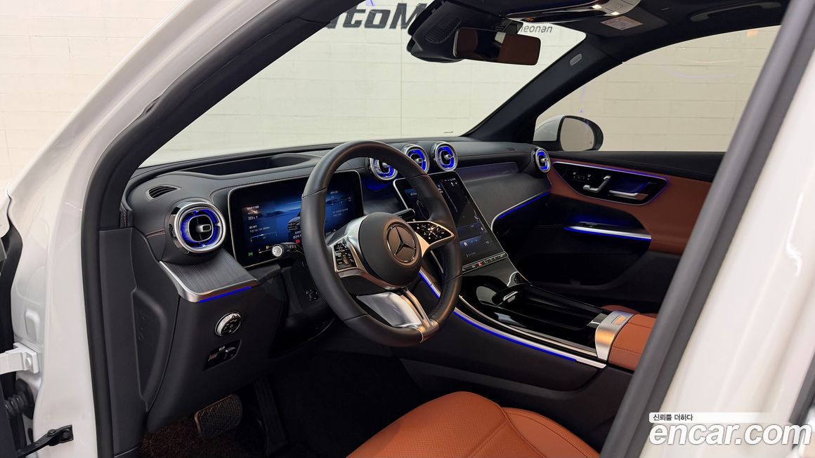 Mercedes-Benz GLC-Class 2023