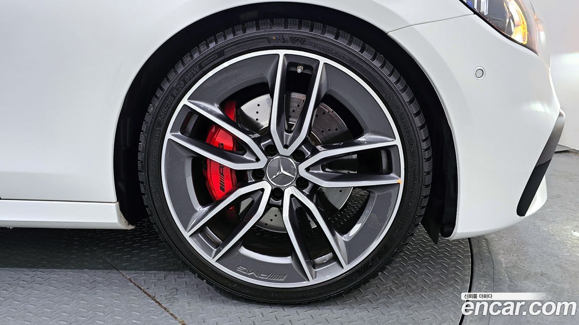 Mercedes-Benz E-Class 2022