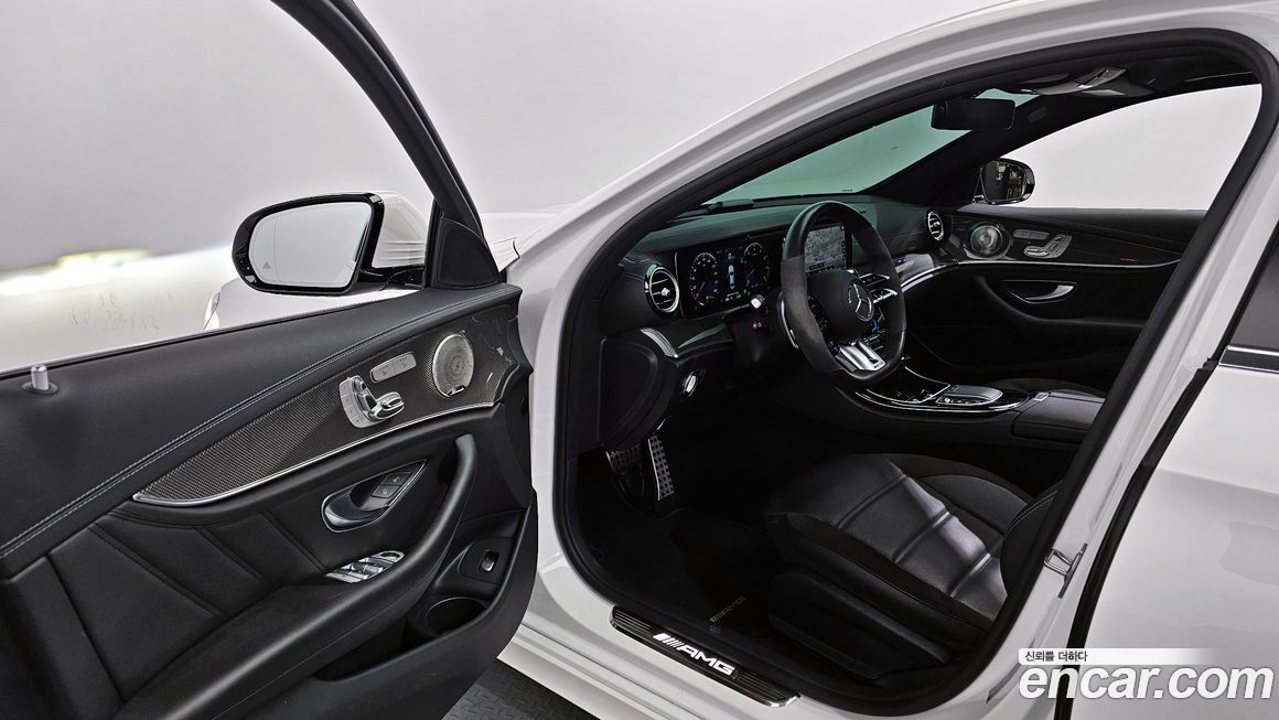 Mercedes-Benz E-Class 2022