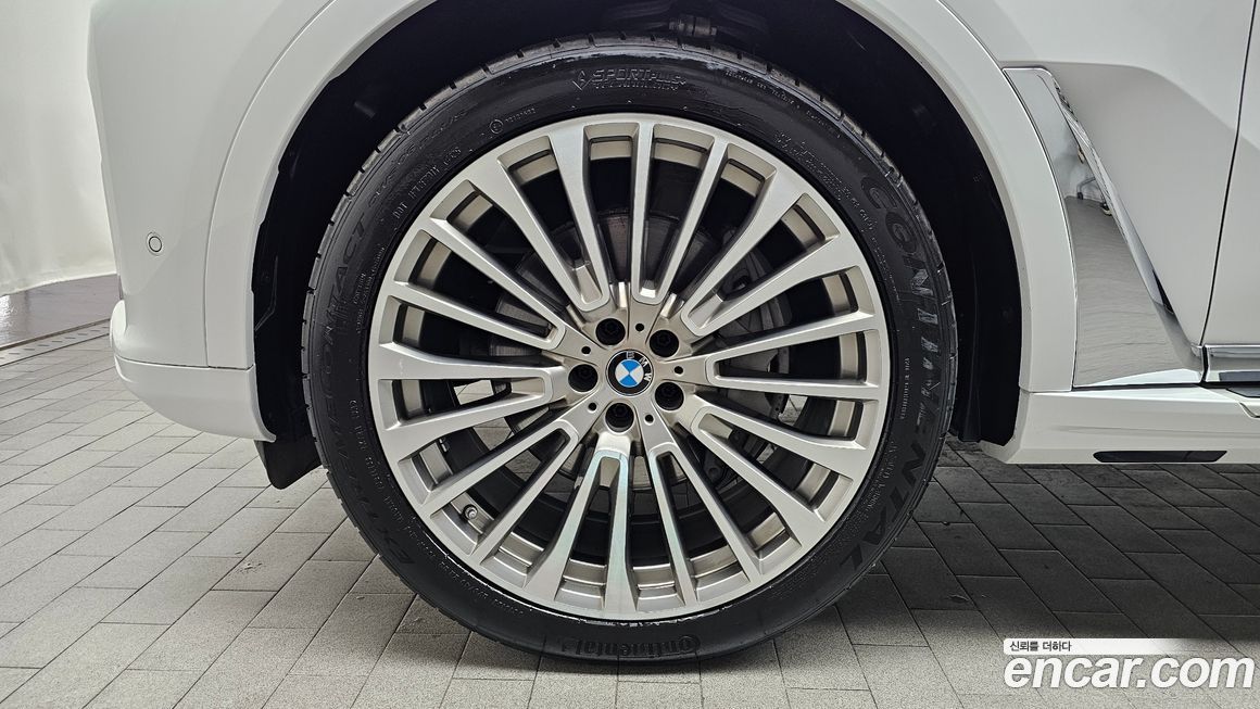 BMW X7 2021