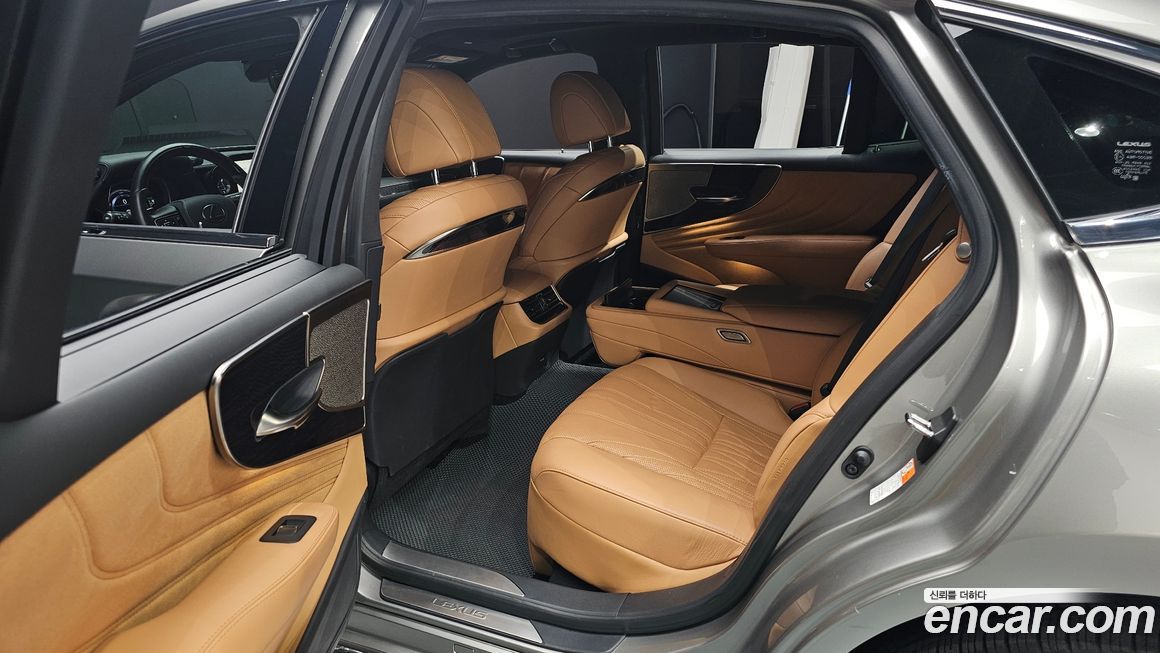 Lexus LS 2023