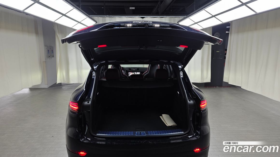 Porsche Cayenne 2021