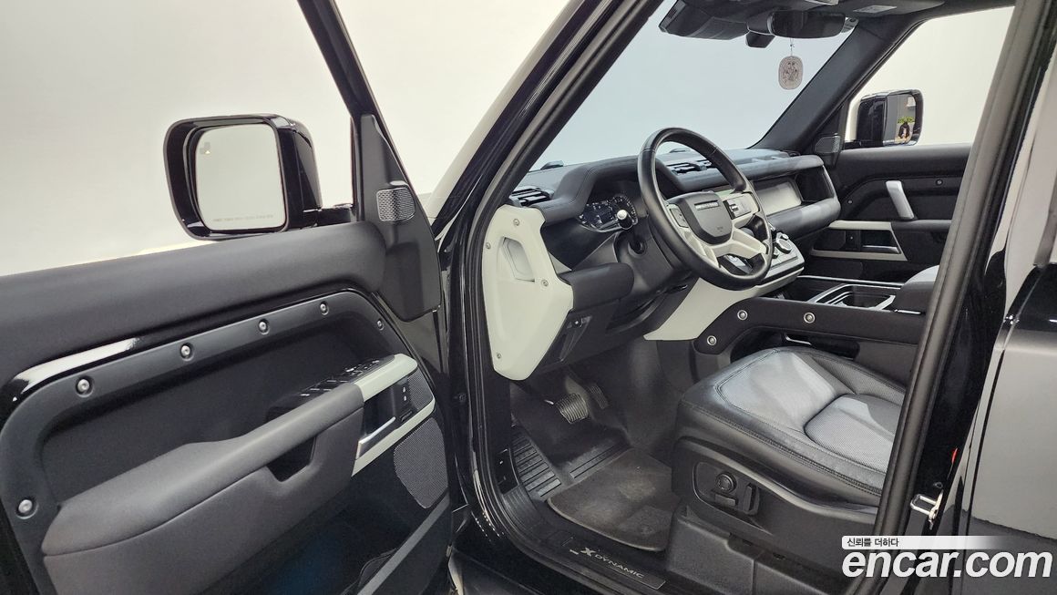 Land Rover Defender 2023