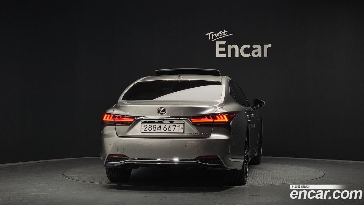 Lexus LS 2023