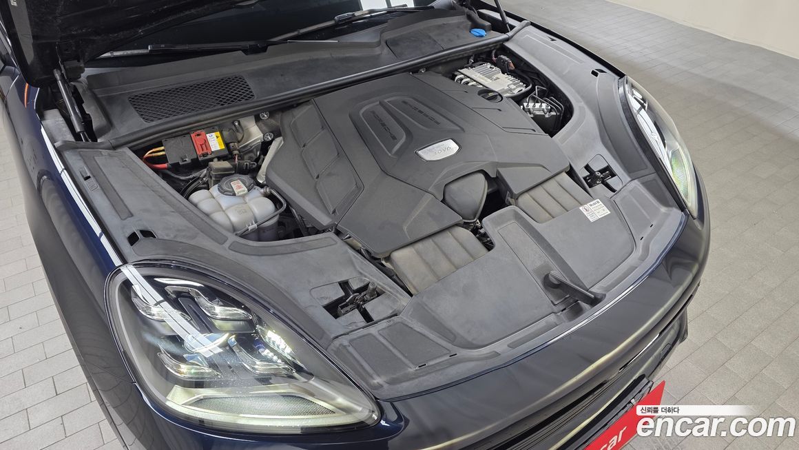 Porsche Cayenne 2021