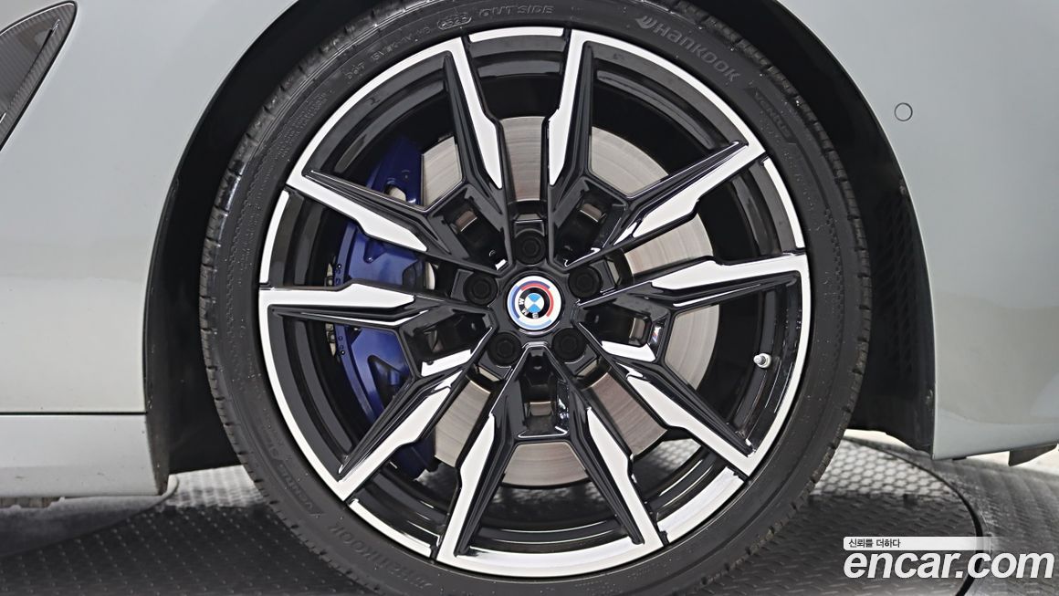 BMW 8-Series 2023