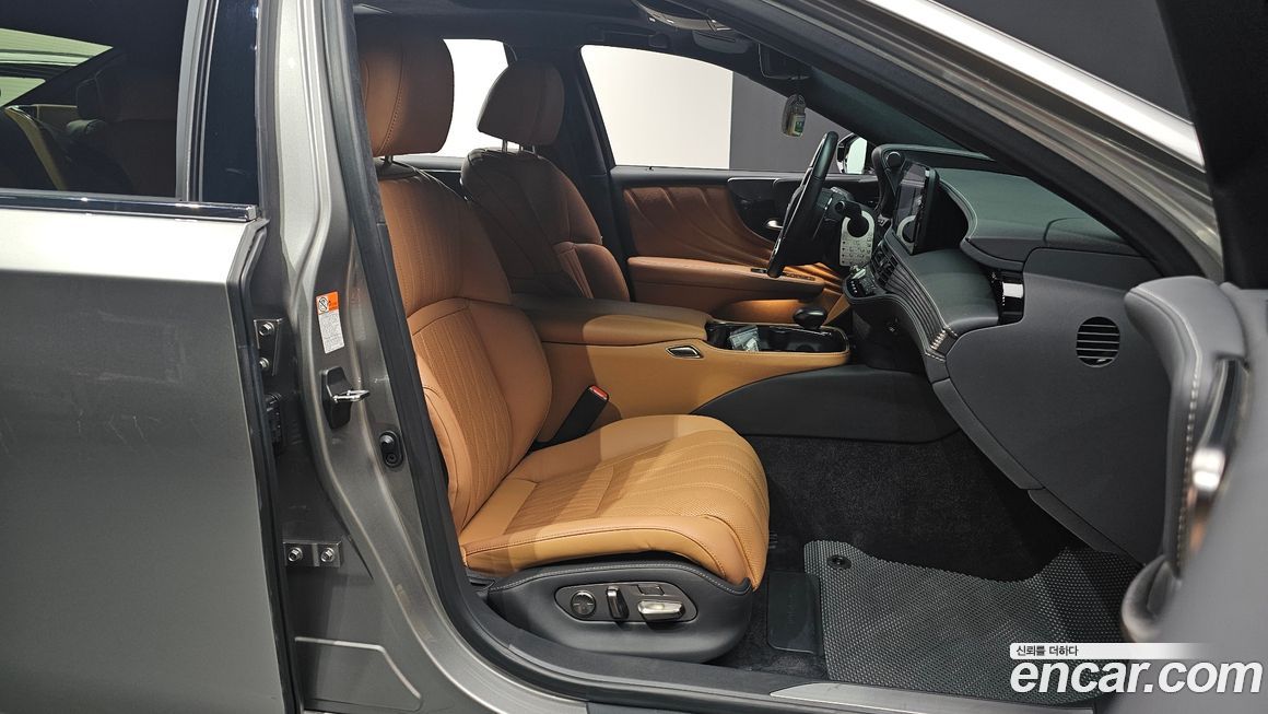Lexus LS 2023