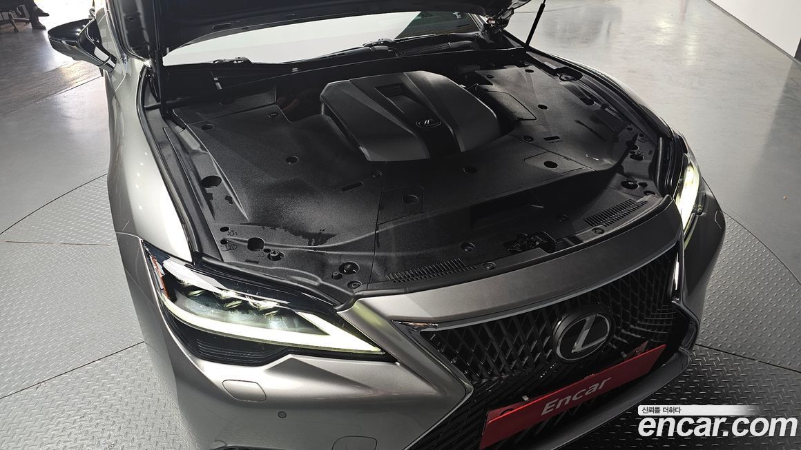 Lexus LS 2023