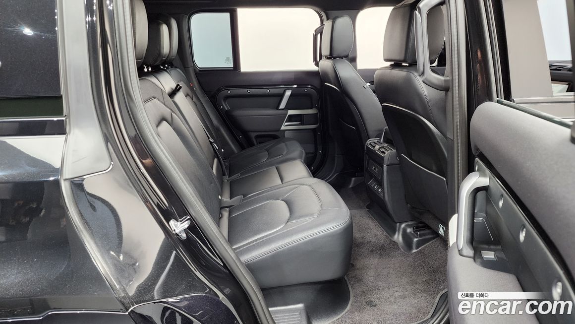 Land Rover Defender 2023