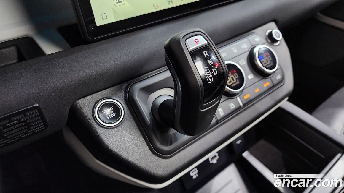 Land Rover Defender 2023