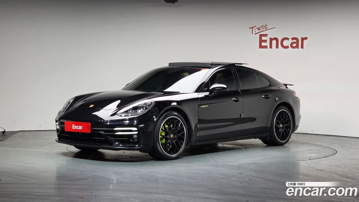 Porsche Panamera 2021