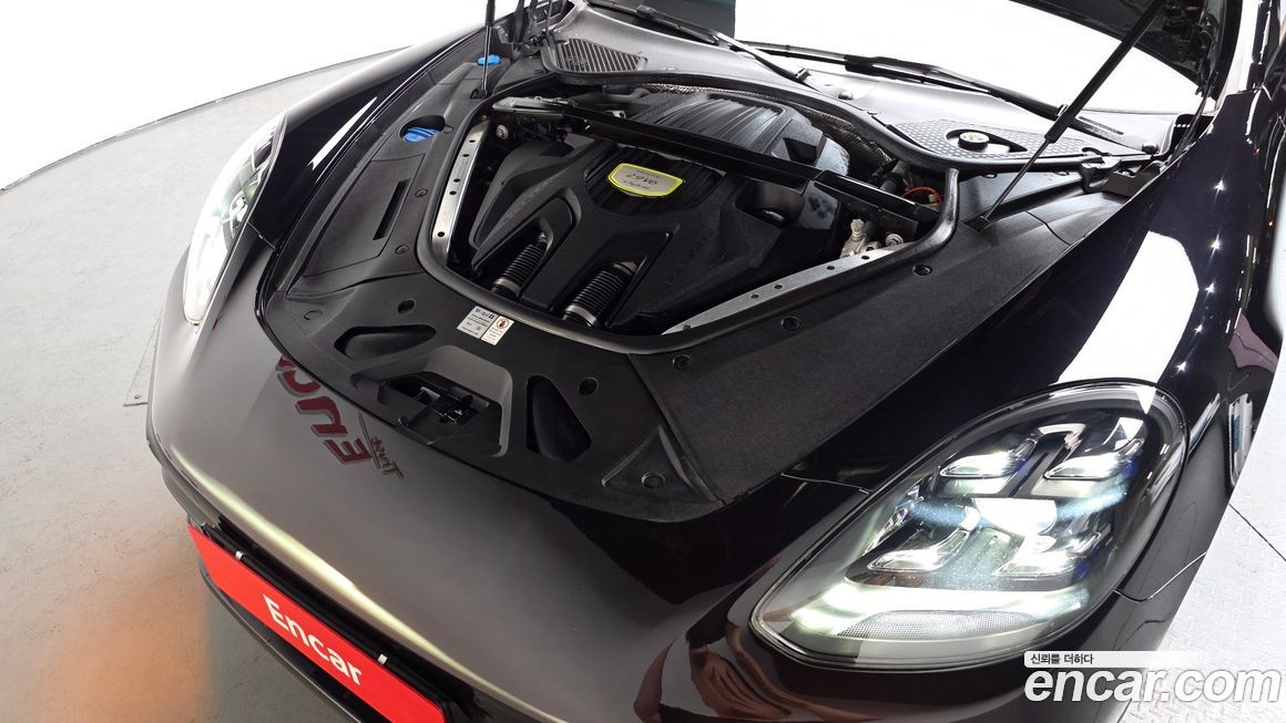 Porsche Panamera 2021