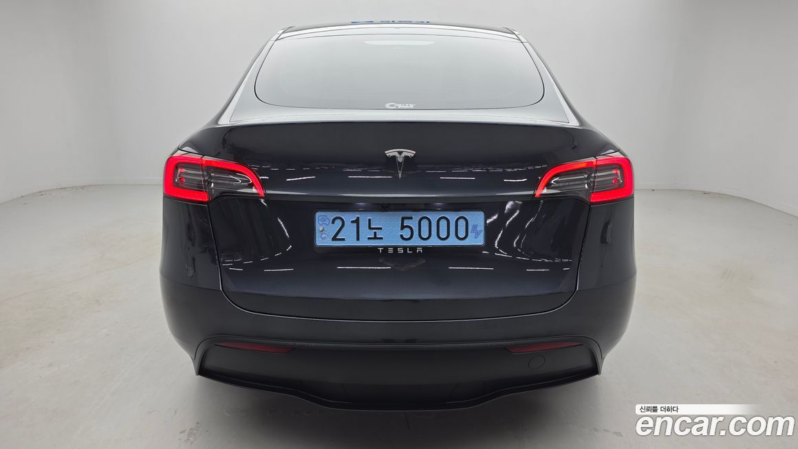 Tesla Model Y 2025