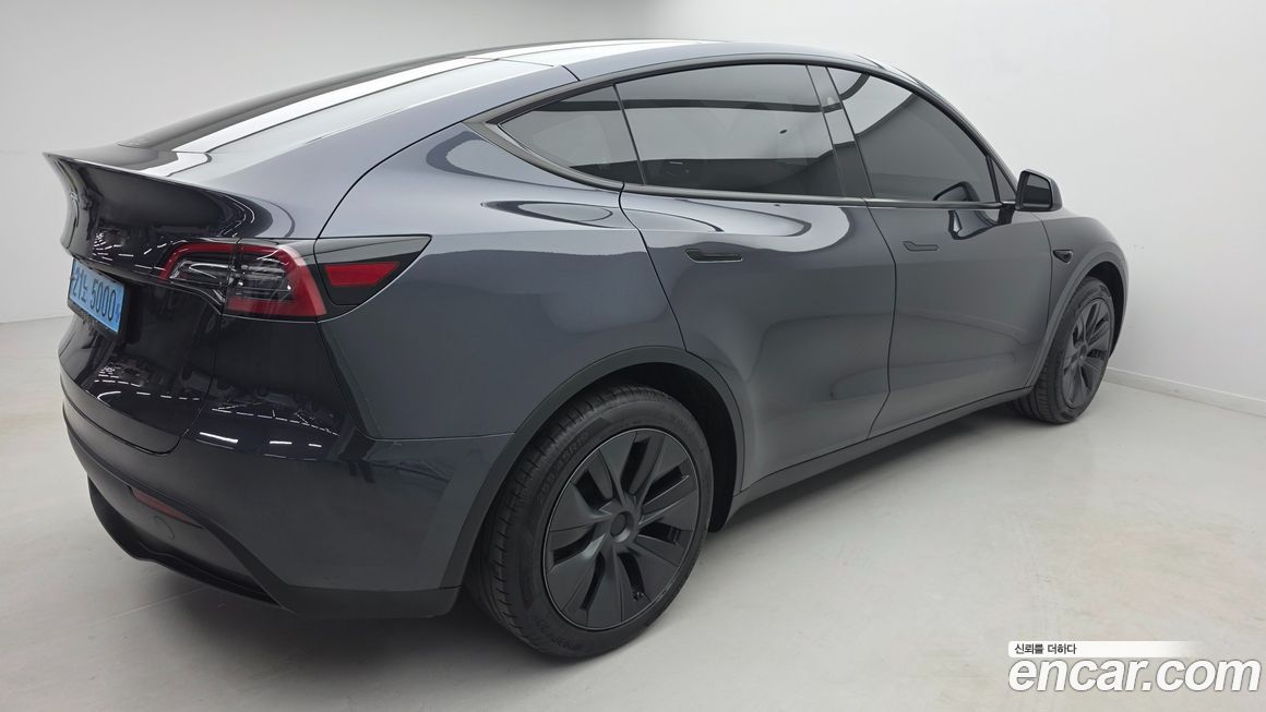 Tesla Model Y 2025